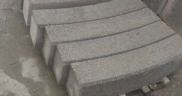 河南芝麻白弧形路牙石