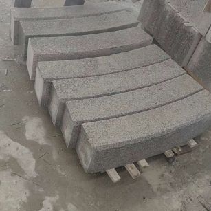 河南芝麻白弧形路牙石