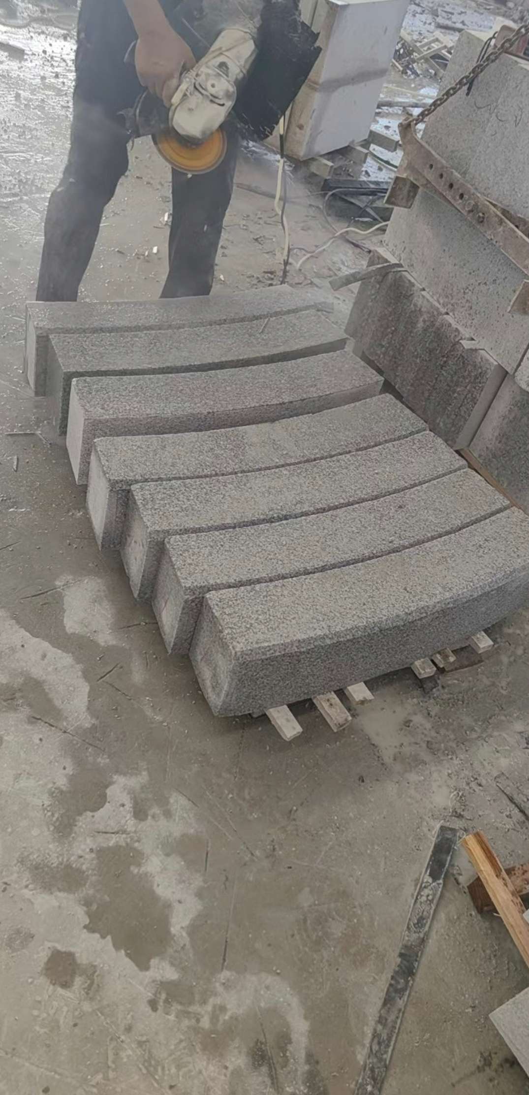 河南芝麻白弧形路牙石