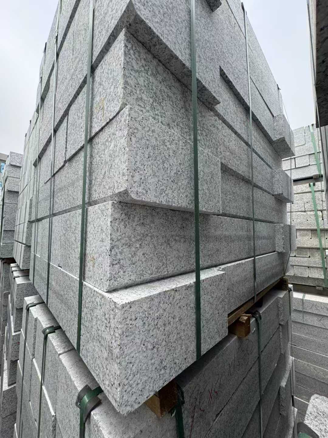 河南芝麻白路牙石 马路牙子